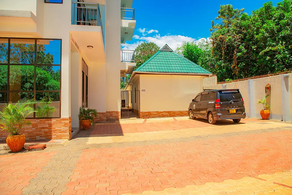 Kilimanjaro White House Hotel - Kilimanjaro pre and Post Climb Accommodation