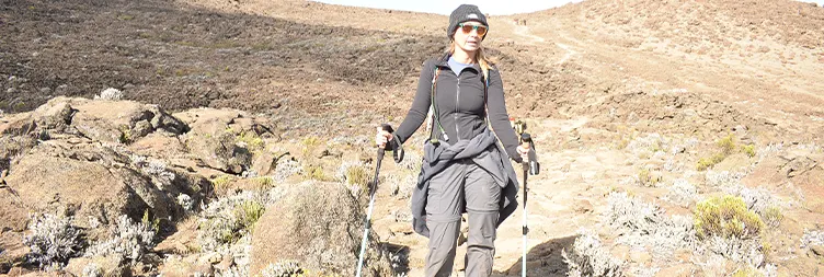 From Moir Hut (4114m) - Lava Tower (4600m) - Barranco Camp (3950m)